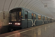 Вагон типа 81-717.5 № 0286 на станции "Савёловская"