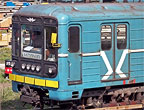 Вагон типа 81-717 № 9226 с жёлтыми панелями