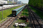 Состав из вагонов типа 81-717/81-714 подъезжает к станции "Измайловская"