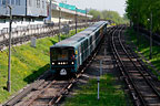 Состав из вагонов типа 81-717/81-714 подъезжает к станции "Измайловская"