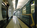 Состав из вагонов типа 81-717/81-714 на станции "Международная"
