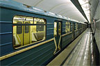 Вагон типа 81-714 № 7425 на станции "Международная"