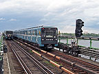Составы из вагонов типа 81-717.5М/81-714.5М на метромосту, Киев