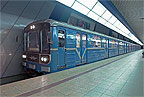 Состав из вагонов типа 81-717.4/81-714.4 на станции "Опълченска"